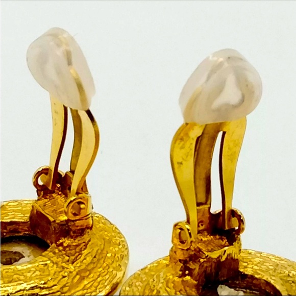 Authentic Chanel Gold plated with Pearl Earrings - Picture 9 of 12